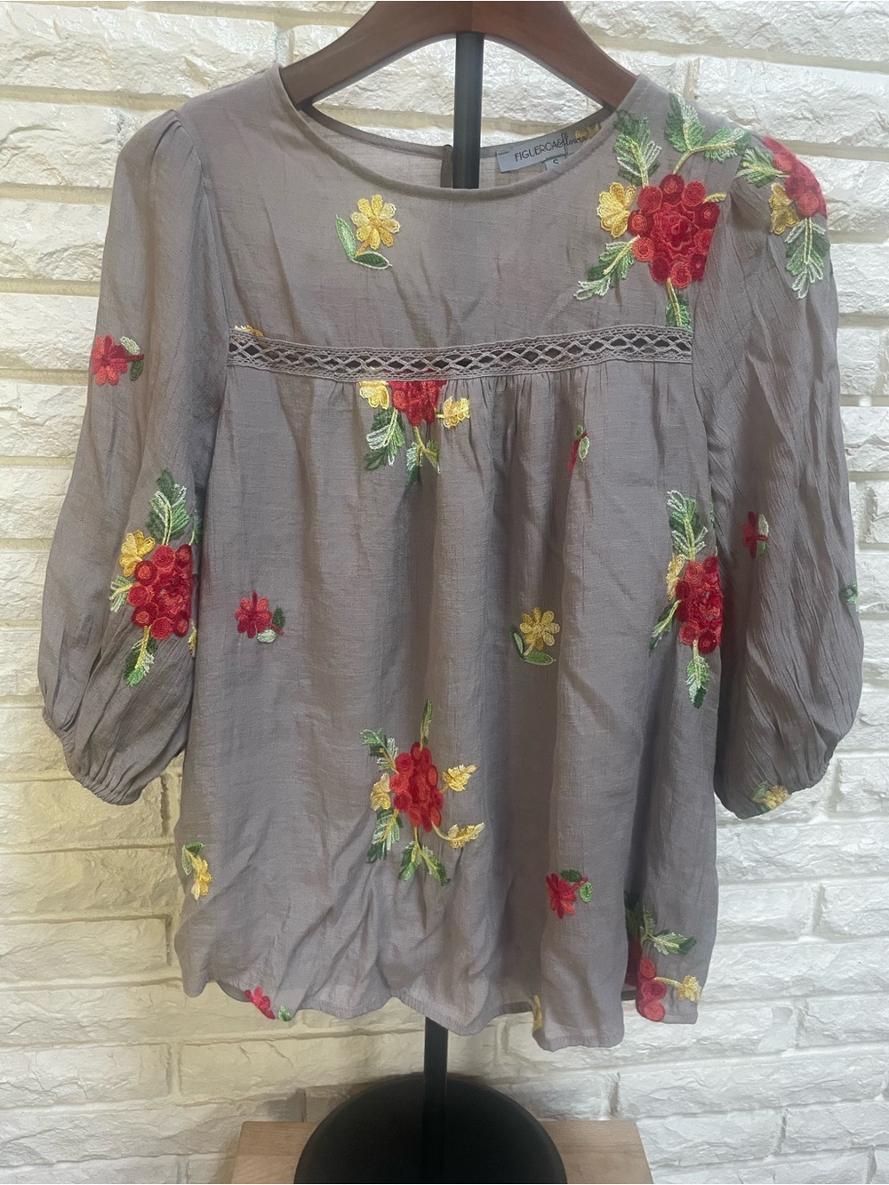 Figueroa & Flower Anthropologie Floral Embroidered Boho Blouse Top Taupe sz S